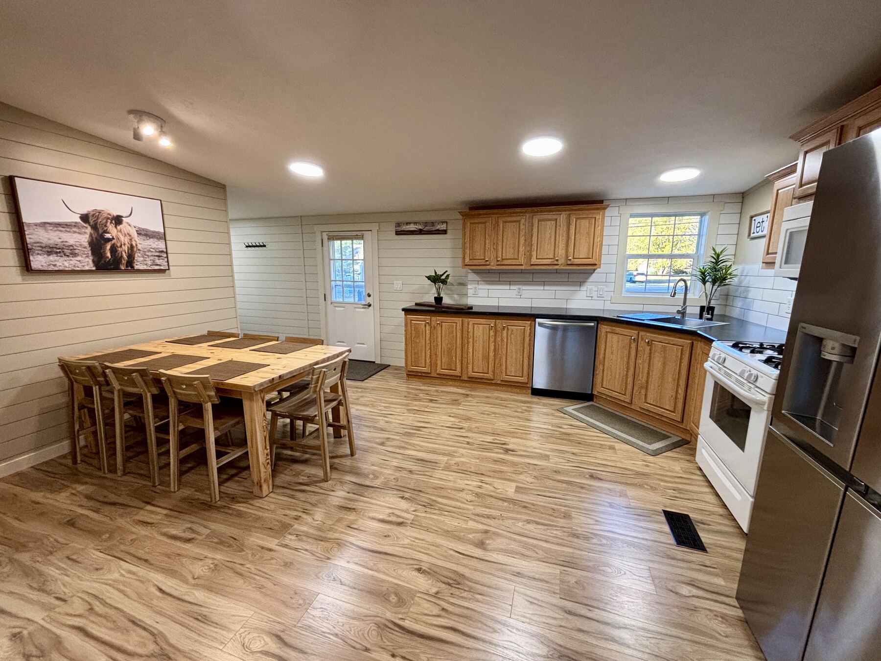 Kitchen and dining table